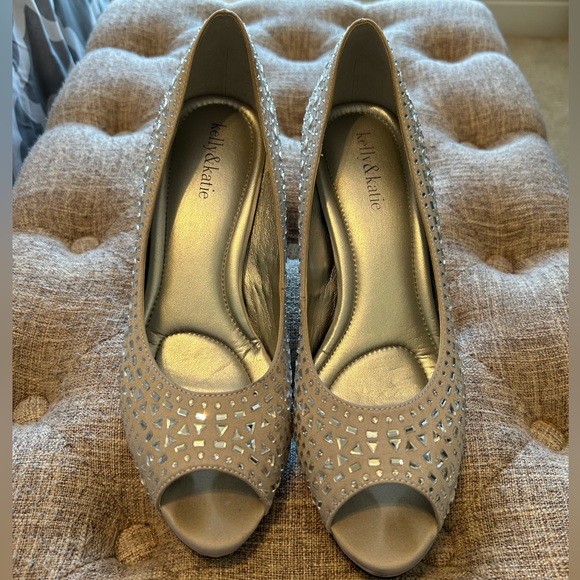 Low heels - Picture 2 of 6